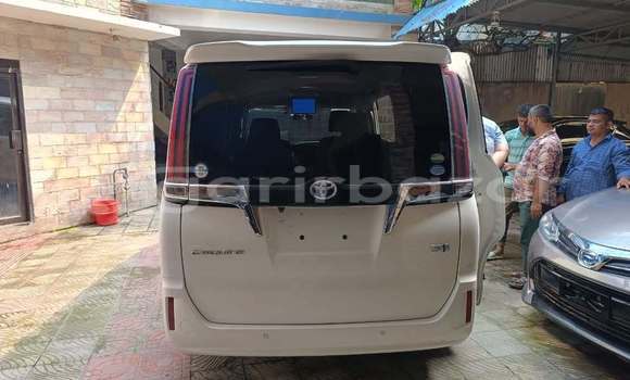 কেনা ব্যবহৃত Toyota Esquire White গাড়ী মধ্যে ঢাকা মধ্যে Dhaka কেনা ব্যবহৃত Toyota Esquire White গাড়ী মধ্যে ঢাকা মধ্যে Dhaka