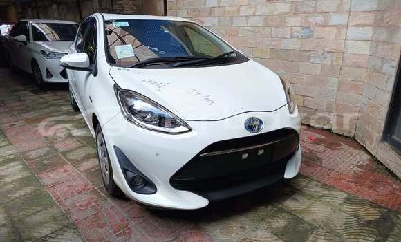 কেনা ব্যবহৃত Toyota Aqua White গাড়ী মধ্যে ঢাকা মধ্যে Dhaka কেনা ব্যবহৃত Toyota Aqua White গাড়ী মধ্যে ঢাকা মধ্যে Dhaka