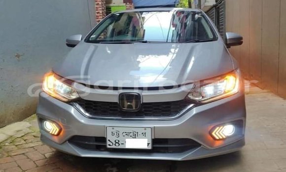Buy Used 2017 Honda Grace in Dhaka, Dhaka Buy Used 2017 Honda Grace in Dhaka, Dhaka