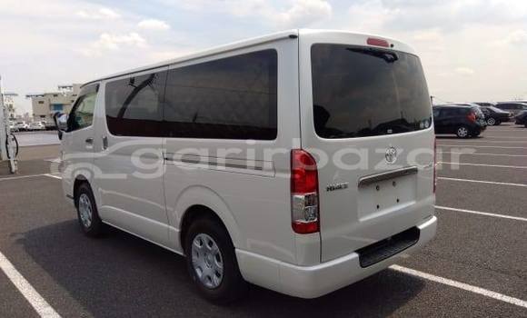 Buy Used 2021 Toyota Hiace in Dhaka, Dhaka Buy Used 2021 Toyota Hiace in Dhaka, Dhaka