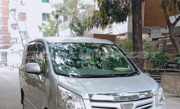 Buy Used 2010 Toyota Noah in Dhaka, Dhaka Buy Used 2010 Toyota Noah in Dhaka, Dhaka