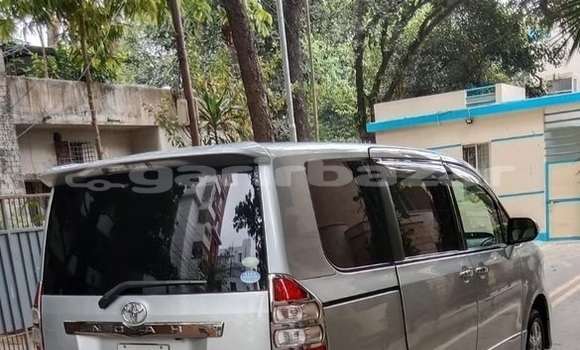 Buy Used 2010 Toyota Noah in Dhaka, Dhaka Buy Used 2010 Toyota Noah in Dhaka, Dhaka
