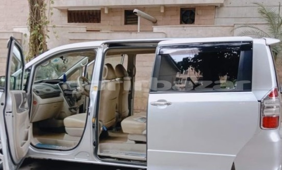 Buy Used 2010 Toyota Noah in Dhaka, Dhaka Buy Used 2010 Toyota Noah in Dhaka, Dhaka