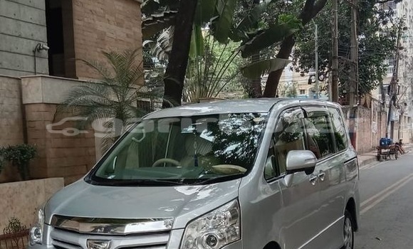 Buy Used 2010 Toyota Noah in Dhaka, Dhaka Buy Used 2010 Toyota Noah in Dhaka, Dhaka