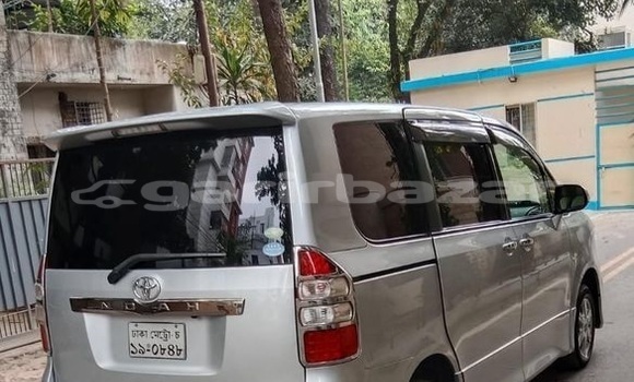 Buy Used 2010 Toyota Noah in Dhaka, Dhaka Buy Used 2010 Toyota Noah in Dhaka, Dhaka