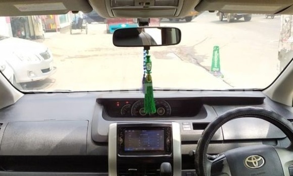 Buy Used 2010 Toyota Noah in Dhaka, Dhaka Buy Used 2010 Toyota Noah in Dhaka, Dhaka