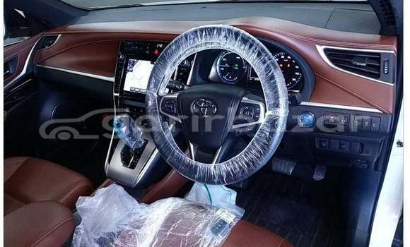 Buy Used 2018 Toyota Harrier in Dhaka, Dhaka Buy Used 2018 Toyota Harrier in Dhaka, Dhaka