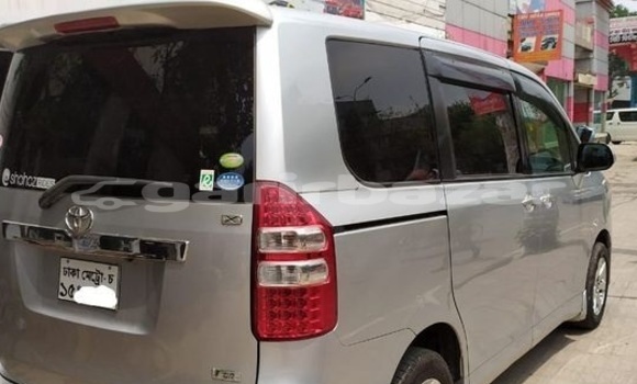 Buy Used 2010 Toyota Noah in Dhaka, Dhaka Buy Used 2010 Toyota Noah in Dhaka, Dhaka