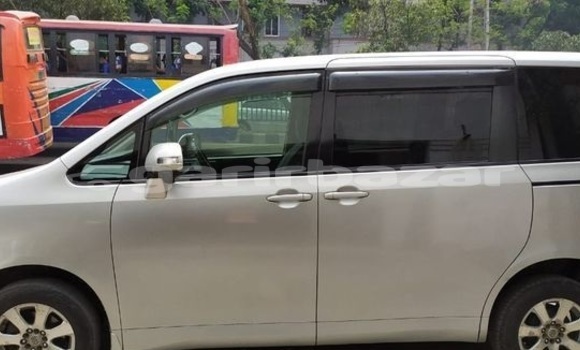 Buy Used 2010 Toyota Noah in Dhaka, Dhaka Buy Used 2010 Toyota Noah in Dhaka, Dhaka