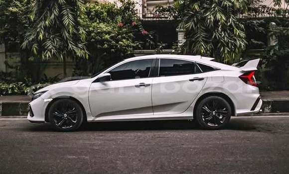 Buy Used 2018 Honda Civic in Dhaka, Dhaka Buy Used 2018 Honda Civic in Dhaka, Dhaka