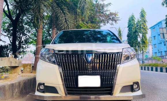 কেনা ব্যবহৃত Toyota Esquire White গাড়ী মধ্যে ঢাকা মধ্যে Dhaka