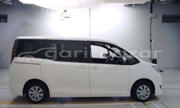 Buy Used 2020 Toyota Noah in Dhaka, Dhaka Buy Used 2020 Toyota Noah in Dhaka, Dhaka