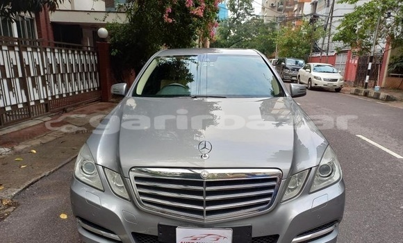 কেনা ব্যবহৃত Mercedes-Benz E200 Silver গাড়ী মধ্যে ঢাকা মধ্যে Dhaka কেনা ব্যবহৃত Mercedes-Benz E200 Silver গাড়ী মধ্যে ঢাকা মধ্যে Dhaka