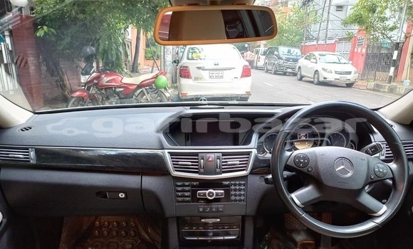 কেনা ব্যবহৃত Mercedes-Benz E200 Silver গাড়ী মধ্যে ঢাকা মধ্যে Dhaka কেনা ব্যবহৃত Mercedes-Benz E200 Silver গাড়ী মধ্যে ঢাকা মধ্যে Dhaka