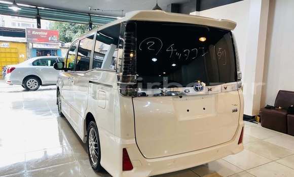 Buy Used 2019 Toyota Voxy in Dhaka, Dhaka Buy Used 2019 Toyota Voxy in Dhaka, Dhaka