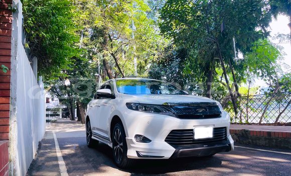 Buy Used 2015 Toyota Harrier in Dhaka, Dhaka Buy Used 2015 Toyota Harrier in Dhaka, Dhaka