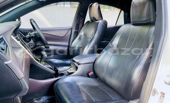 Buy Used 2015 Toyota Harrier in Dhaka, Dhaka Buy Used 2015 Toyota Harrier in Dhaka, Dhaka