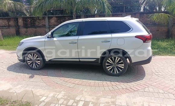 কেনা ব্যবহৃত Mitsubishi Outlandar White গাড়ী মধ্যে ঢাকা মধ্যে Dhaka কেনা ব্যবহৃত Mitsubishi Outlandar White গাড়ী মধ্যে ঢাকা মধ্যে Dhaka