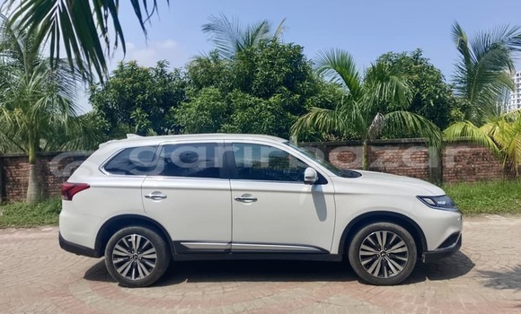 কেনা ব্যবহৃত Mitsubishi Outlandar White গাড়ী মধ্যে ঢাকা মধ্যে Dhaka কেনা ব্যবহৃত Mitsubishi Outlandar White গাড়ী মধ্যে ঢাকা মধ্যে Dhaka