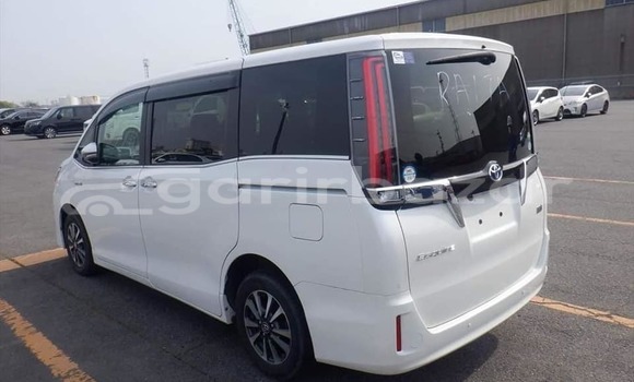 কেনা ব্যবহৃত Toyota Esquire White গাড়ী মধ্যে ঢাকা মধ্যে Dhaka কেনা ব্যবহৃত Toyota Esquire White গাড়ী মধ্যে ঢাকা মধ্যে Dhaka