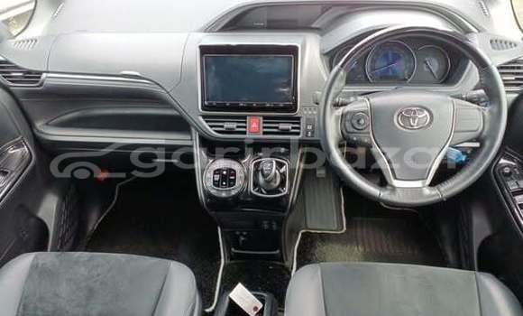 কিনুন ব্যবহৃত Toyota গাড়ী কিনুন ব্যবহৃত Toyota গাড়ী