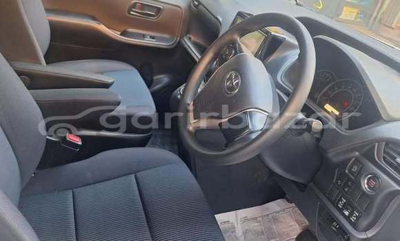 Buy Used 2019 Toyota Noha in Dhaka, Dhaka Buy Used 2019 Toyota Noha in Dhaka, Dhaka