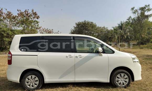 কেনা ব্যবহৃত Toyota Noah White গাড়ী মধ্যে ঢাকা মধ্যে Dhaka কেনা ব্যবহৃত Toyota Noah White গাড়ী মধ্যে ঢাকা মধ্যে Dhaka