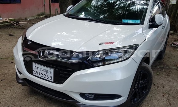Buy Used 2015 Honda Vezel in Dhaka, Dhaka Buy Used 2015 Honda Vezel in Dhaka, Dhaka
