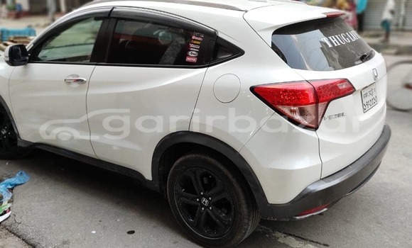 Buy Used 2015 Honda Vezel in Dhaka, Dhaka Buy Used 2015 Honda Vezel in Dhaka, Dhaka