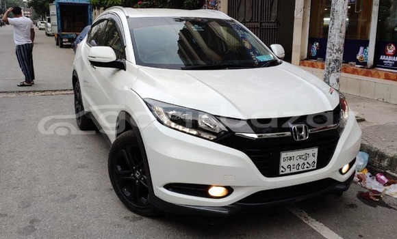 Buy Used 2015 Honda Vezel in Dhaka, Dhaka Buy Used 2015 Honda Vezel in Dhaka, Dhaka