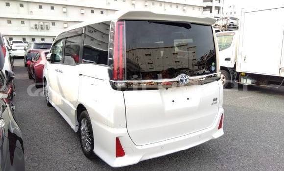 Buy Used 2020 Toyota Noah in Dhaka, Dhaka Buy Used 2020 Toyota Noah in Dhaka, Dhaka