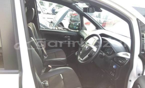 Buy Used 2020 Toyota Noah in Dhaka, Dhaka Buy Used 2020 Toyota Noah in Dhaka, Dhaka