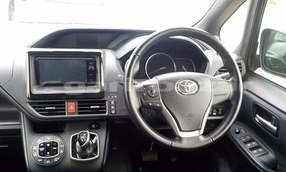 Buy Used 2016 Toyota Noah in Dhaka, Dhaka Buy Used 2016 Toyota Noah in Dhaka, Dhaka