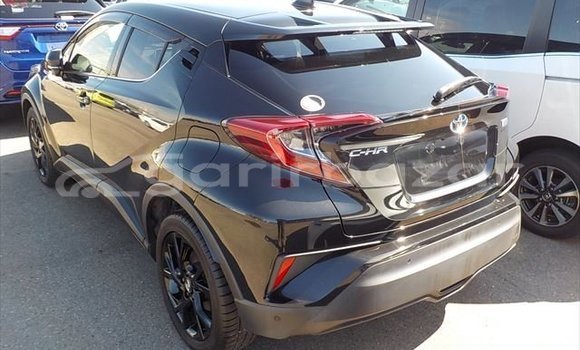কেনা ব্যবহৃত Toyota C-HR Black গাড়ী মধ্যে ঢাকা মধ্যে Dhaka