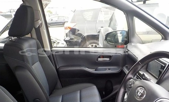 Buy Used 2016 Toyota Noah in Dhaka, Dhaka Buy Used 2016 Toyota Noah in Dhaka, Dhaka