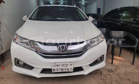 Buy Used 2015 Honda Grace in Dhaka, Dhaka Buy Used 2015 Honda Grace in Dhaka, Dhaka