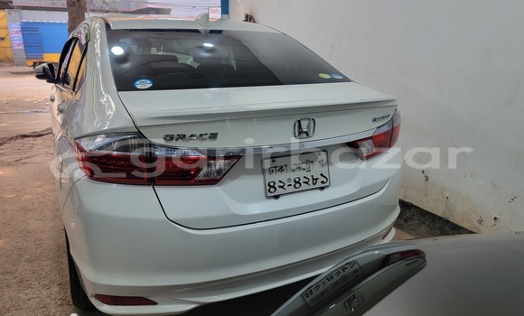 Buy Used 2015 Honda Grace in Dhaka, Dhaka Buy Used 2015 Honda Grace in Dhaka, Dhaka