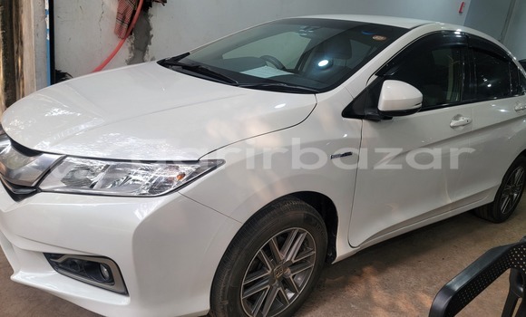 Buy Used 2015 Honda Grace in Dhaka, Dhaka Buy Used 2015 Honda Grace in Dhaka, Dhaka