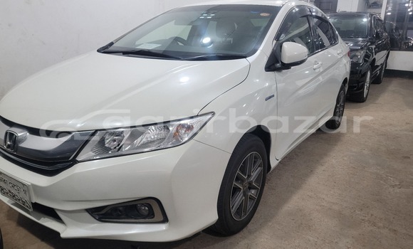 Buy Used 2015 Honda Grace in Dhaka, Dhaka Buy Used 2015 Honda Grace in Dhaka, Dhaka