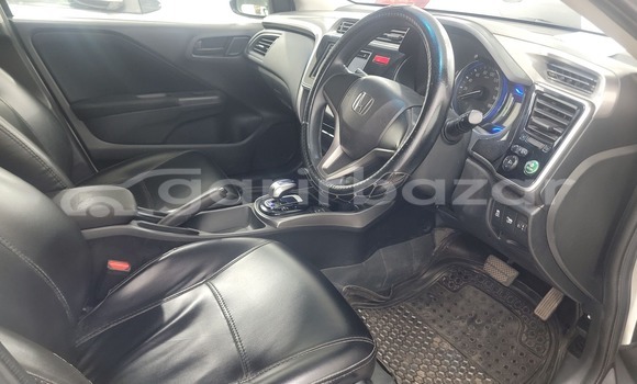 Buy Used 2015 Honda Grace in Dhaka, Dhaka Buy Used 2015 Honda Grace in Dhaka, Dhaka