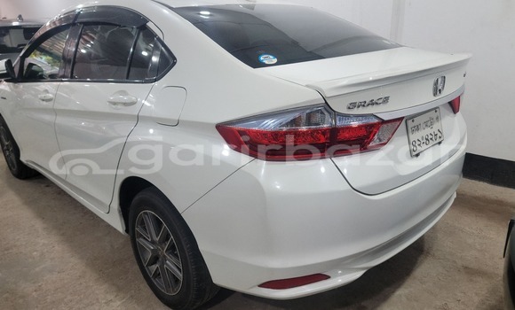 Buy Used 2015 Honda Grace in Dhaka, Dhaka Buy Used 2015 Honda Grace in Dhaka, Dhaka