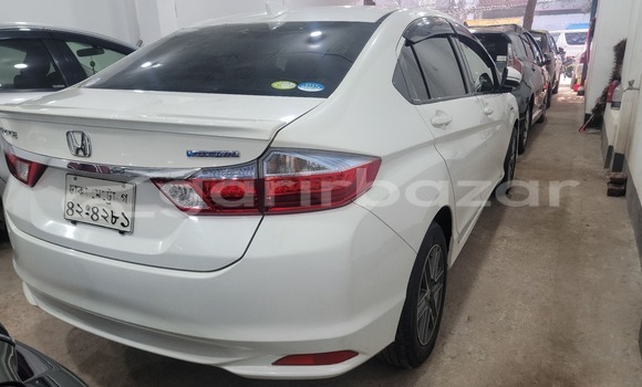 Buy Used 2015 Honda Grace in Dhaka, Dhaka Buy Used 2015 Honda Grace in Dhaka, Dhaka