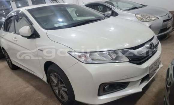 Buy Used 2015 Honda Grace in Dhaka, Dhaka Buy Used 2015 Honda Grace in Dhaka, Dhaka