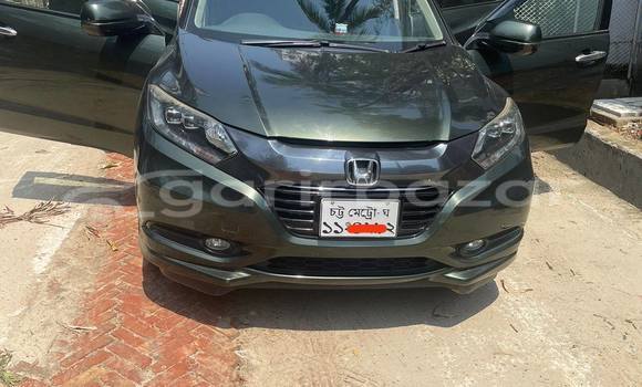 Buy Used 2014 Honda Vezel in Dhaka, Dhaka Buy Used 2014 Honda Vezel in Dhaka, Dhaka