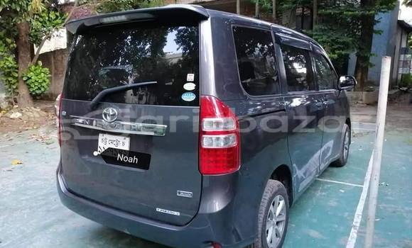 Buy Used 2010 Toyota Noah in Dhaka, Dhaka Buy Used 2010 Toyota Noah in Dhaka, Dhaka