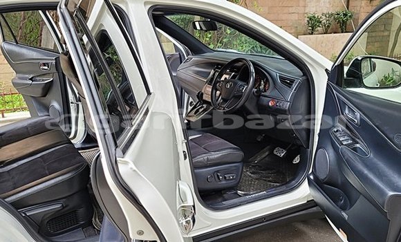 Buy Used 2015 Toyota Harrier in Dhaka, Dhaka Buy Used 2015 Toyota Harrier in Dhaka, Dhaka