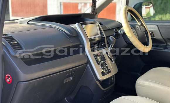 Buy Used 2012 Toyota Noah in Dhaka, Dhaka Buy Used 2012 Toyota Noah in Dhaka, Dhaka