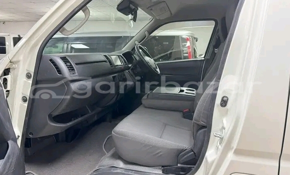 Buy Used Toyota Hiace ambulance dx 2019 in Baniachang, Habiganj Buy Used Toyota Hiace ambulance dx 2019 in Baniachang, Habiganj
