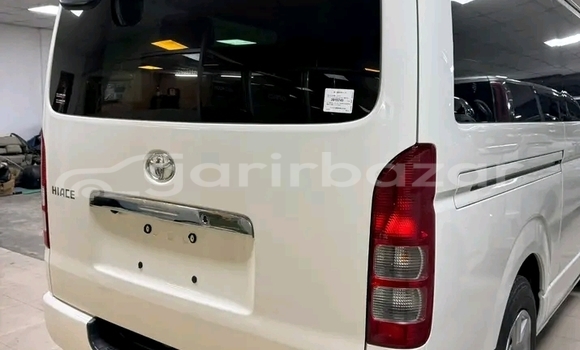 Buy Used Toyota Hiace ambulance dx 2019 in Baniachang, Habiganj Buy Used Toyota Hiace ambulance dx 2019 in Baniachang, Habiganj