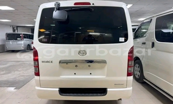 Buy Used Toyota Hiace ambulance dx 2019 in Baniachang, Habiganj Buy Used Toyota Hiace ambulance dx 2019 in Baniachang, Habiganj